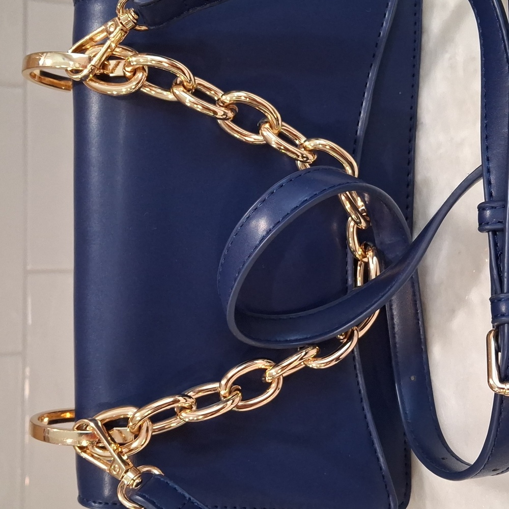 Chain Handbag - Picture 14 of 15